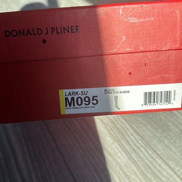 Donald Pliner Suede Wedge boots - Picture 6 of 7